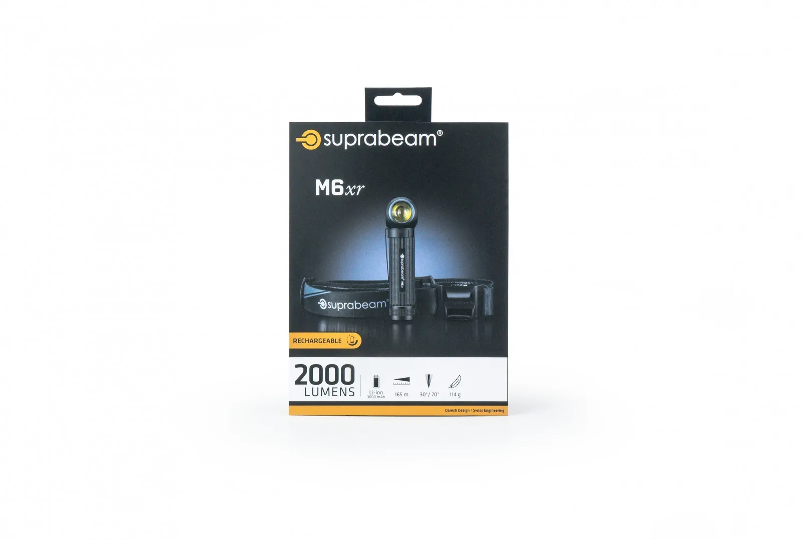 Verpackung der Suprabeam M6xr Multilampe mit Stirnband, Details zu 2000 Lumen, Akku, Reichweite und Gewicht.