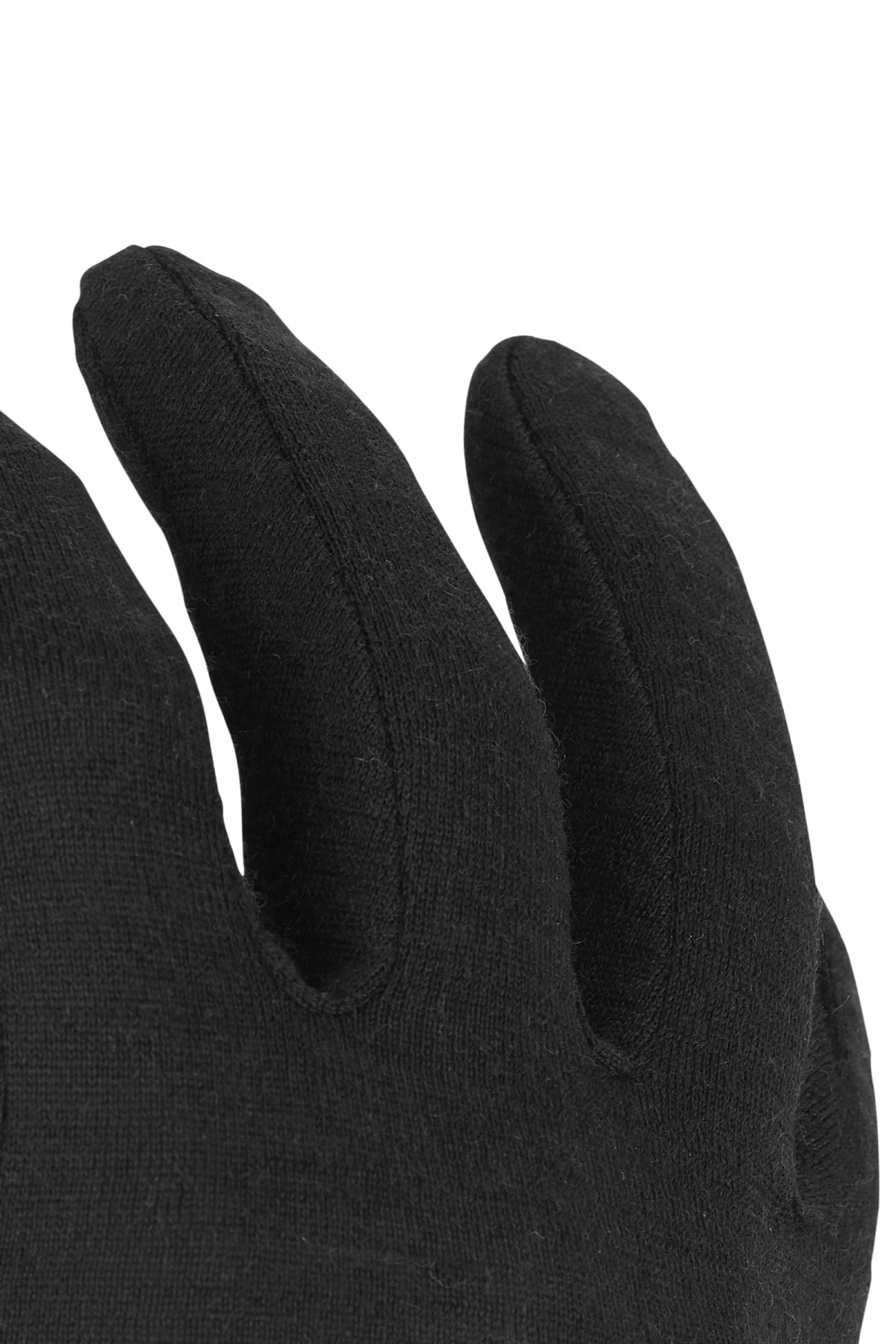 Schwarze Merinohandschuhe Detailaufnahme der schwarzen Ortovox Merino 145 Ultra Handschuhe. Fokus auf die Finger, Textur der Merinowolle sichtbar.