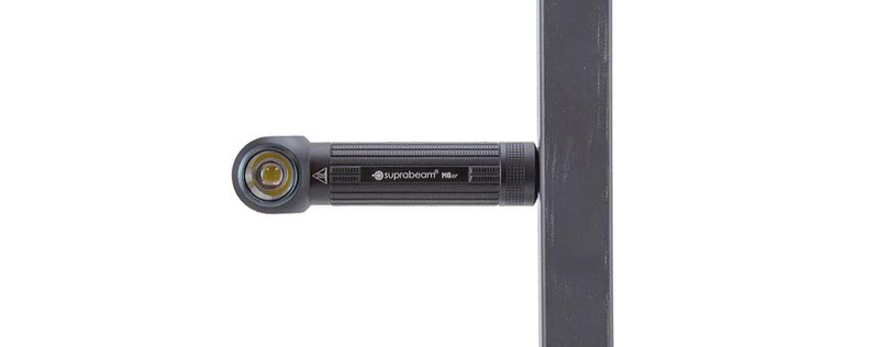 Suprabeam M6xr Taschenlampe Suprabeam M6xr LED Lampe, magnetisch an einer Metallstange befestigt. Taschenlampe mit abgewinkeltem Kopf.