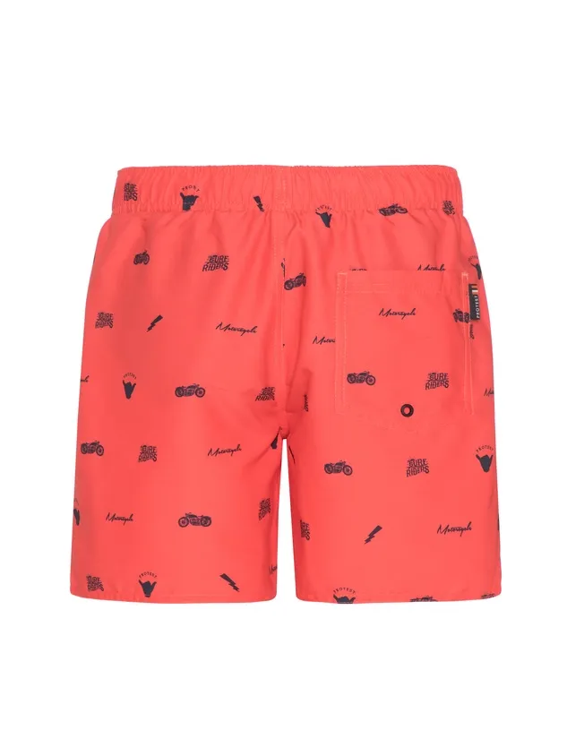 Eine korallfarbene Badehose mit einem Allover-Muster aus kleinen, dunklen Motiven, darunter Motorräder, Hände mit "Shaka"-Geste, Schriftzüge und Blitze. Die Hose hat einen Gummibund und eine Gesäßtasche.