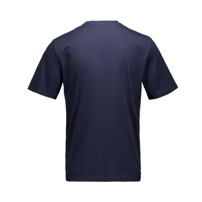 Dunkelblaues T-Shirt hinten Rückansicht eines dunkelblauen T-Shirts mit kurzen Ärmeln, isoliert auf weißem Grund.