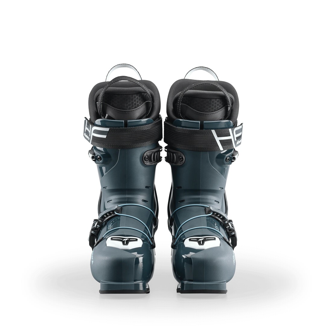 Frontale Ansicht: Dunkelgraue Nordica HF Pro 95 W GW Skischuhe, Schnallen, weißes Logo.