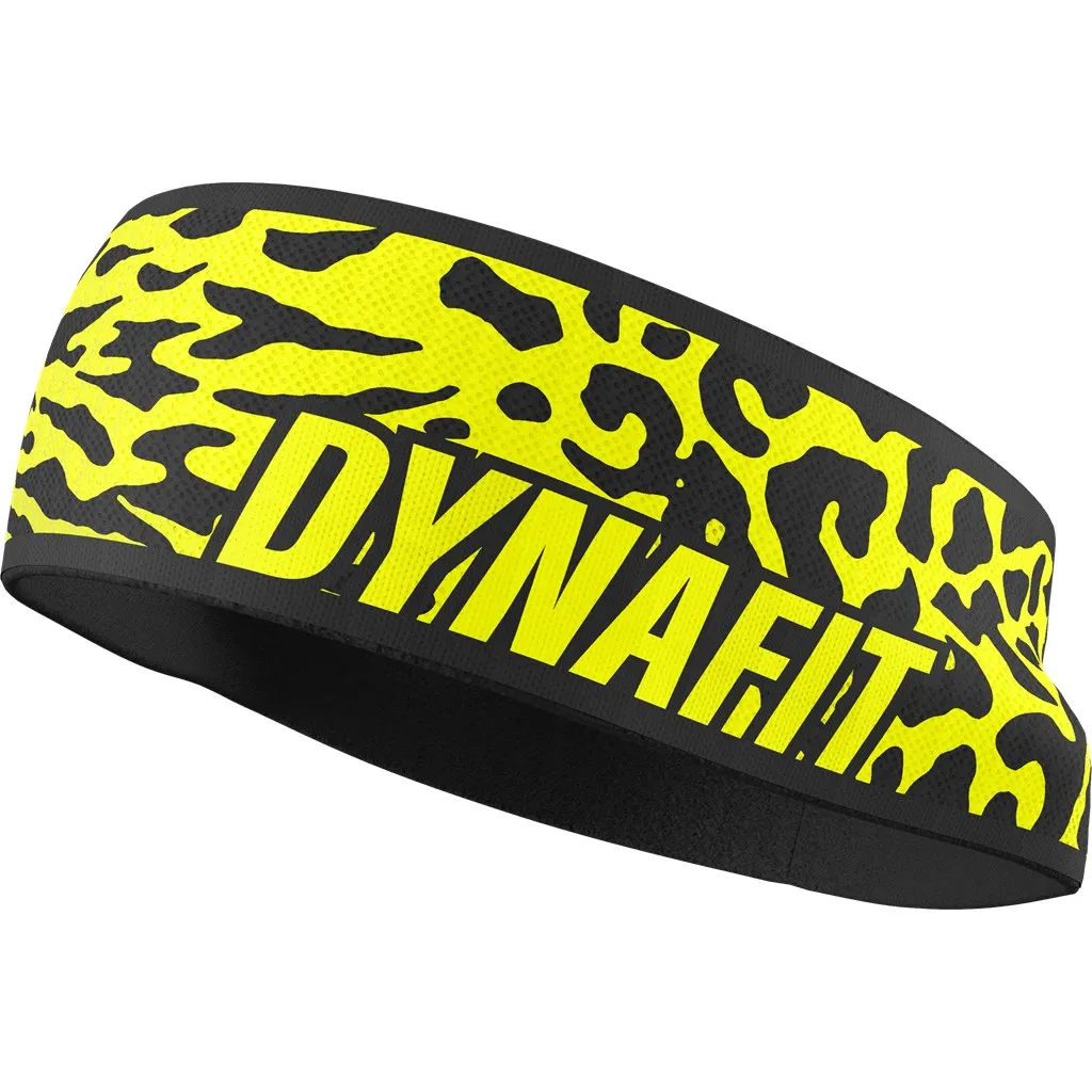Gelbes Stirnband mit schwarzem Muster und "DYNAFIT" Schriftzug. Sportliches Design für Performance.