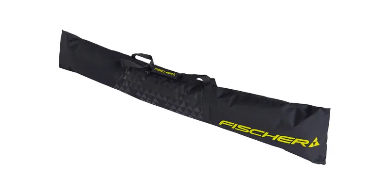 Schwarzer Fischer Skicase Eco XC, ein leichter Skisack für Langlaufski, mit gelbem "FISCHER"-Logo.