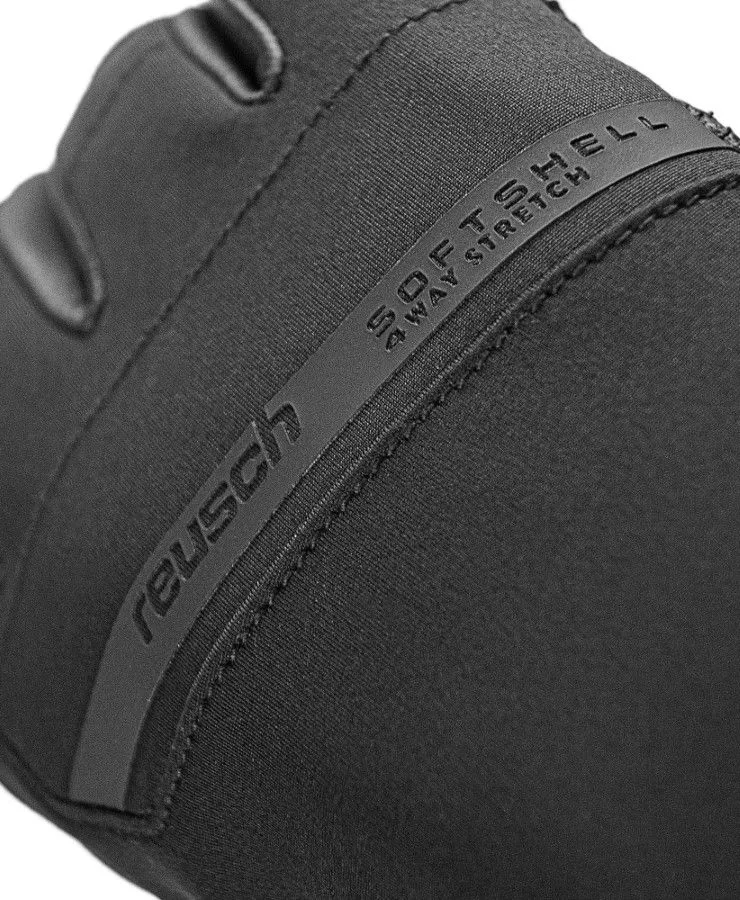 Detailaufnahme eines schwarzen Reusch Softshell Handschuhs mit Aufdruck "Softshell 4 way stretch".
