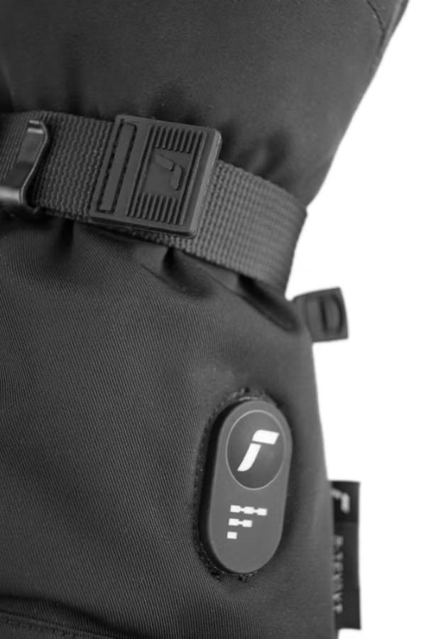 Detailansicht eines schwarzen Reusch Advanced Heat Mitten mit Riemen und LED-Wärmekontrollknopf.