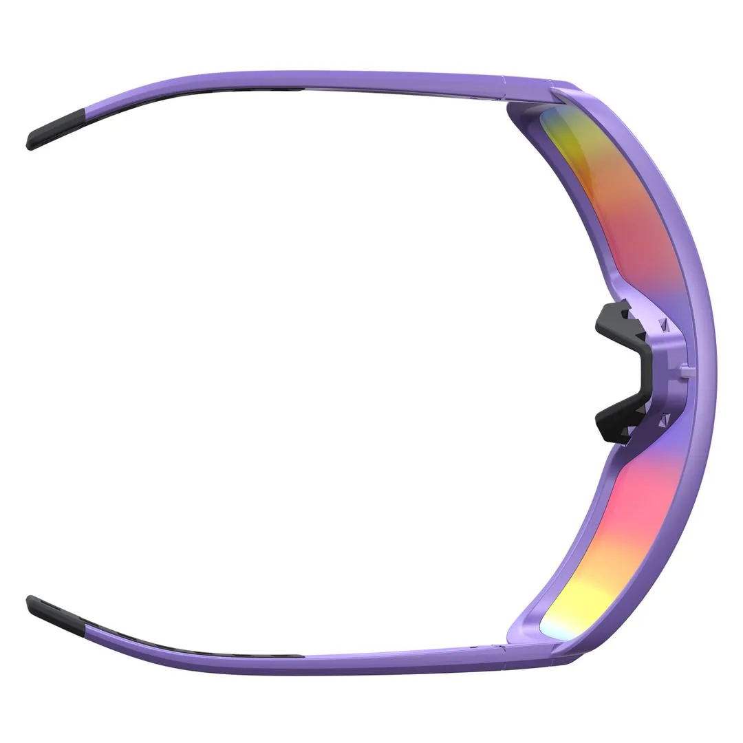 Detailaufnahme der SCOTT Torica Sonnenbrille in Lila mit Farbverlauf-Gläsern und schwarzen Details, von unten fotografiert.