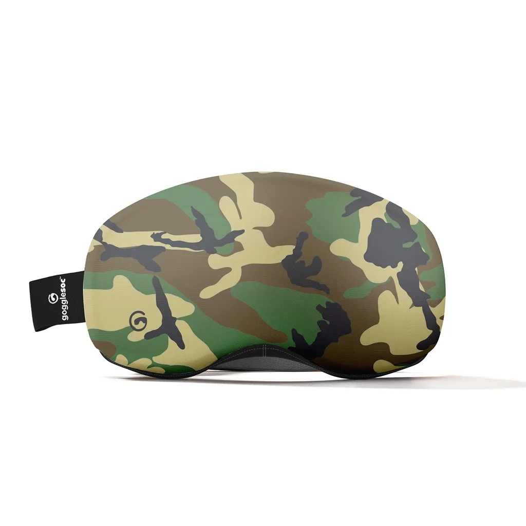 Skibrillen-Schutzhülle im Camouflage-Muster mit Markenlabel, khaki, grün und braun.