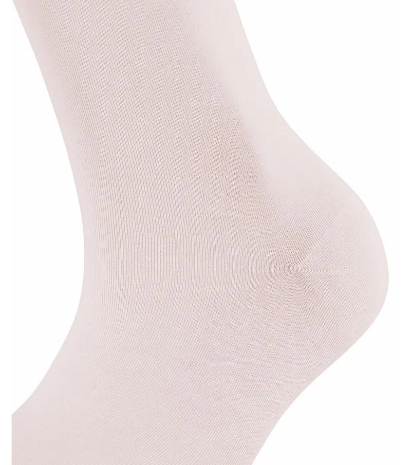 Detailaufnahme einer Light Pink Damen Socke, Textur und Passform sind erkennbar.