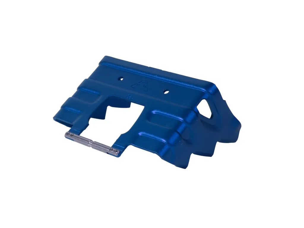 Blaues Dynafit Harscheisen mit Zacken und einem Metallstift für Skitouren.