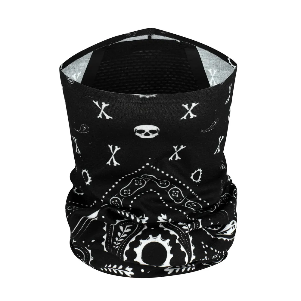 Schwarzer Filter Tube mit Totenkopf-, Knochen- und Paisleymuster. Das Innere ist hell.