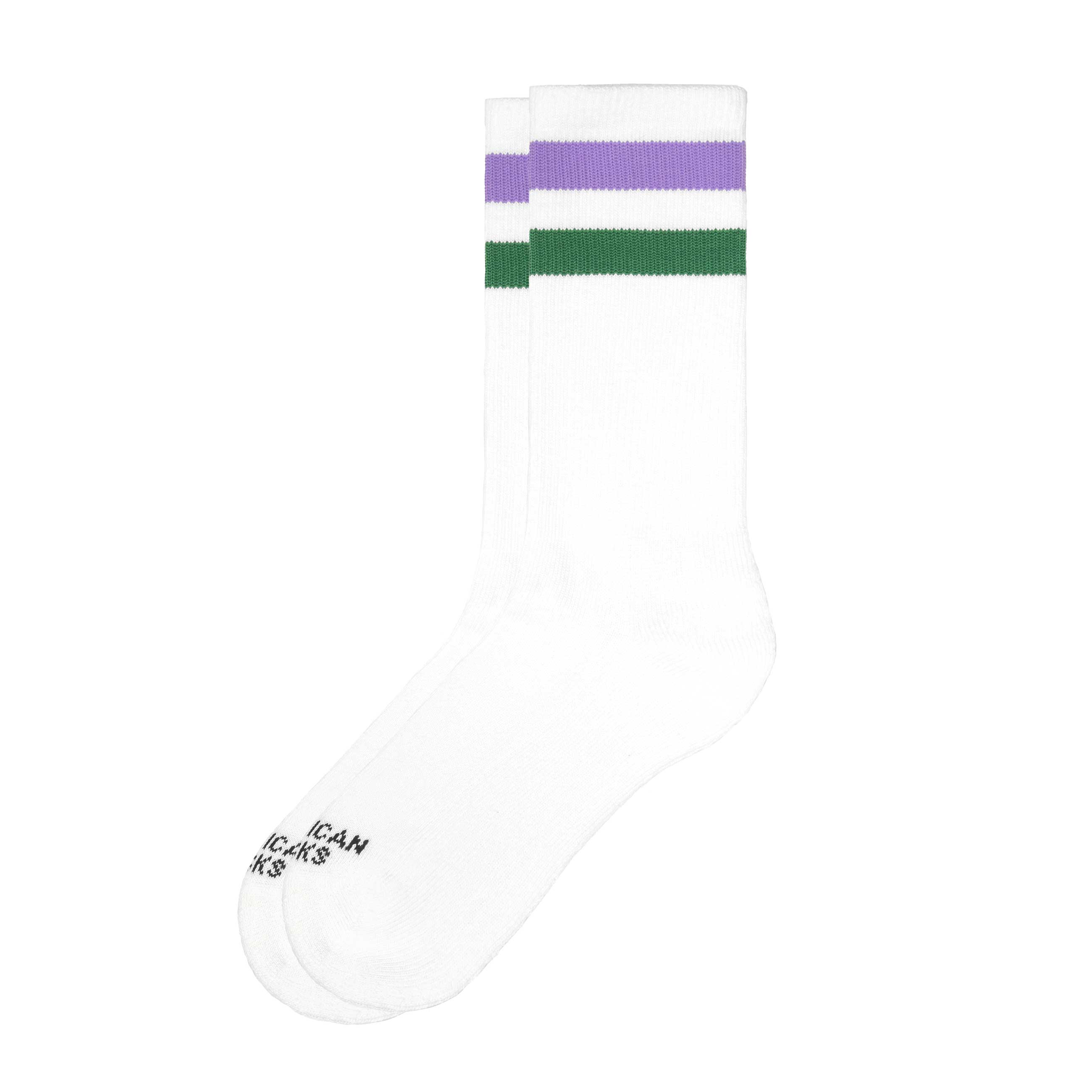 Weiße Mid High Socken mit je einem lila und grünem Streifen.
