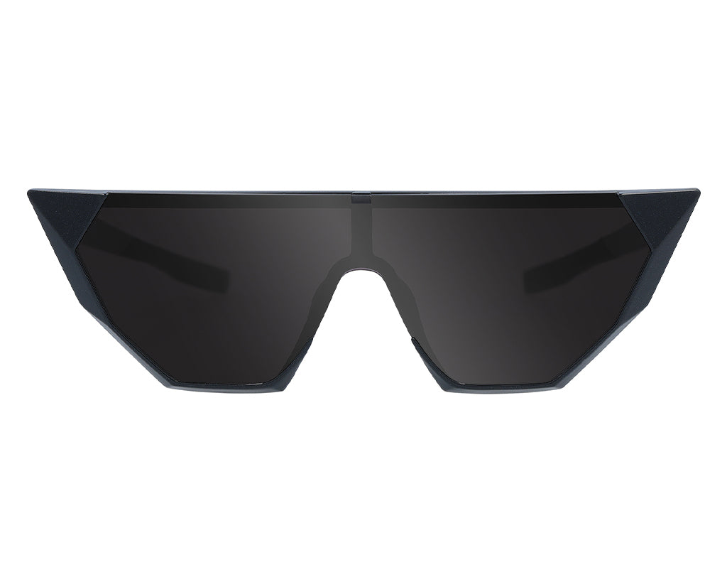 Dunkelgraue, futuristische Onyx Sonnenbrille mit geometrischen Formen und durchgehendem Glas.