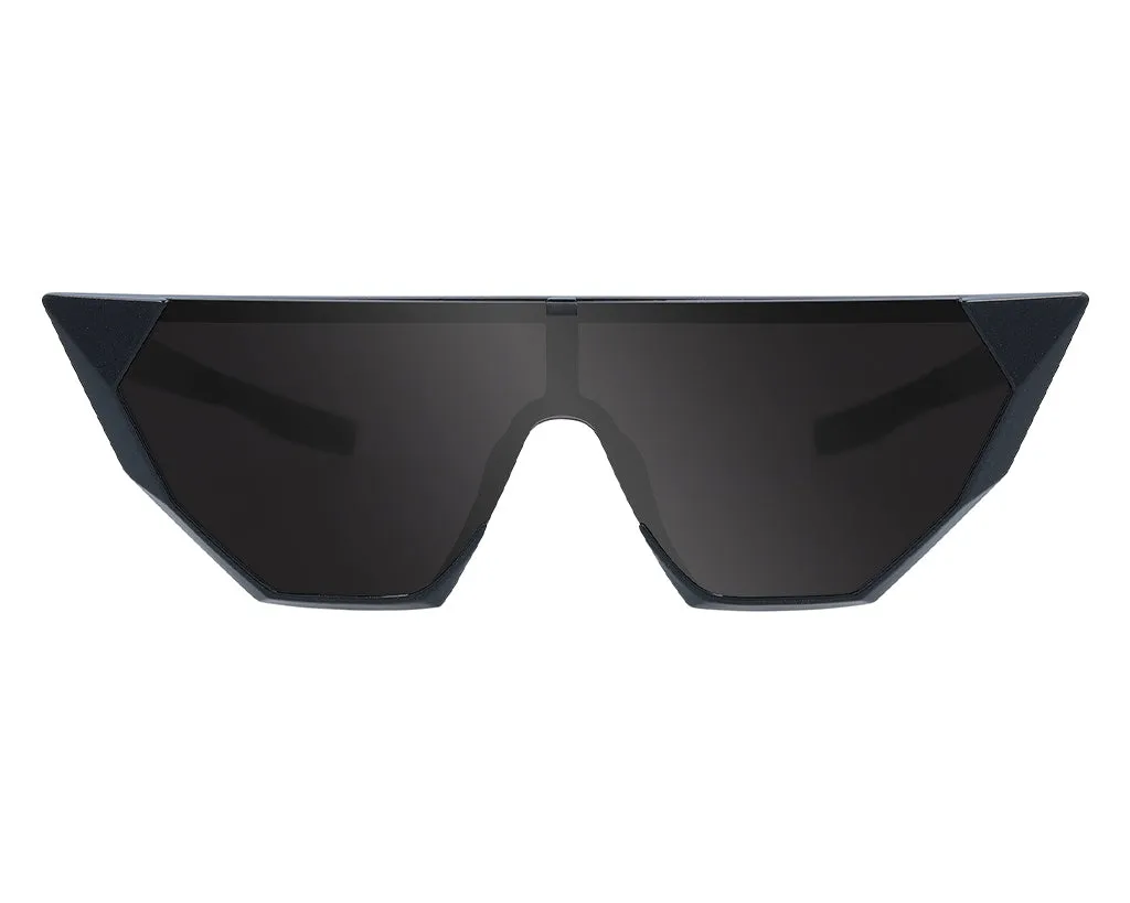Dunkelgraue, futuristische Onyx Sonnenbrille mit geometrischen Formen und durchgehendem Glas.
