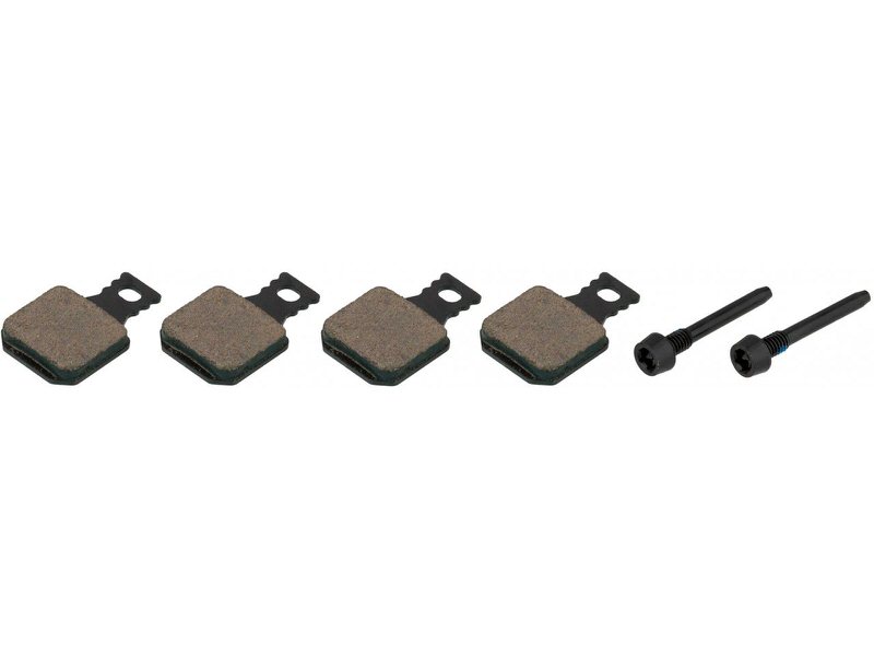 Magura Bremsbeläge Set Vier Magura Bremsbeläge der 8.S Serie, dazu zwei Belaghalteschrauben, vor weißem Hintergrund.