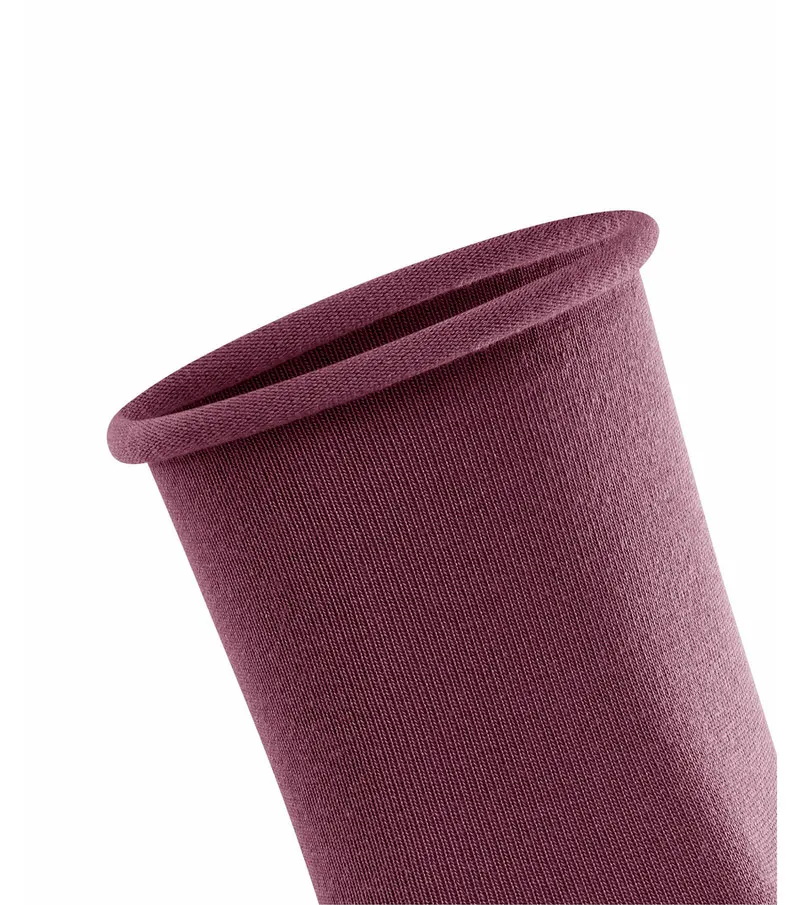 Nahaufnahme einer Pflaumenfarbenen Active Breeze Damen Socke mit gerolltem Bund.