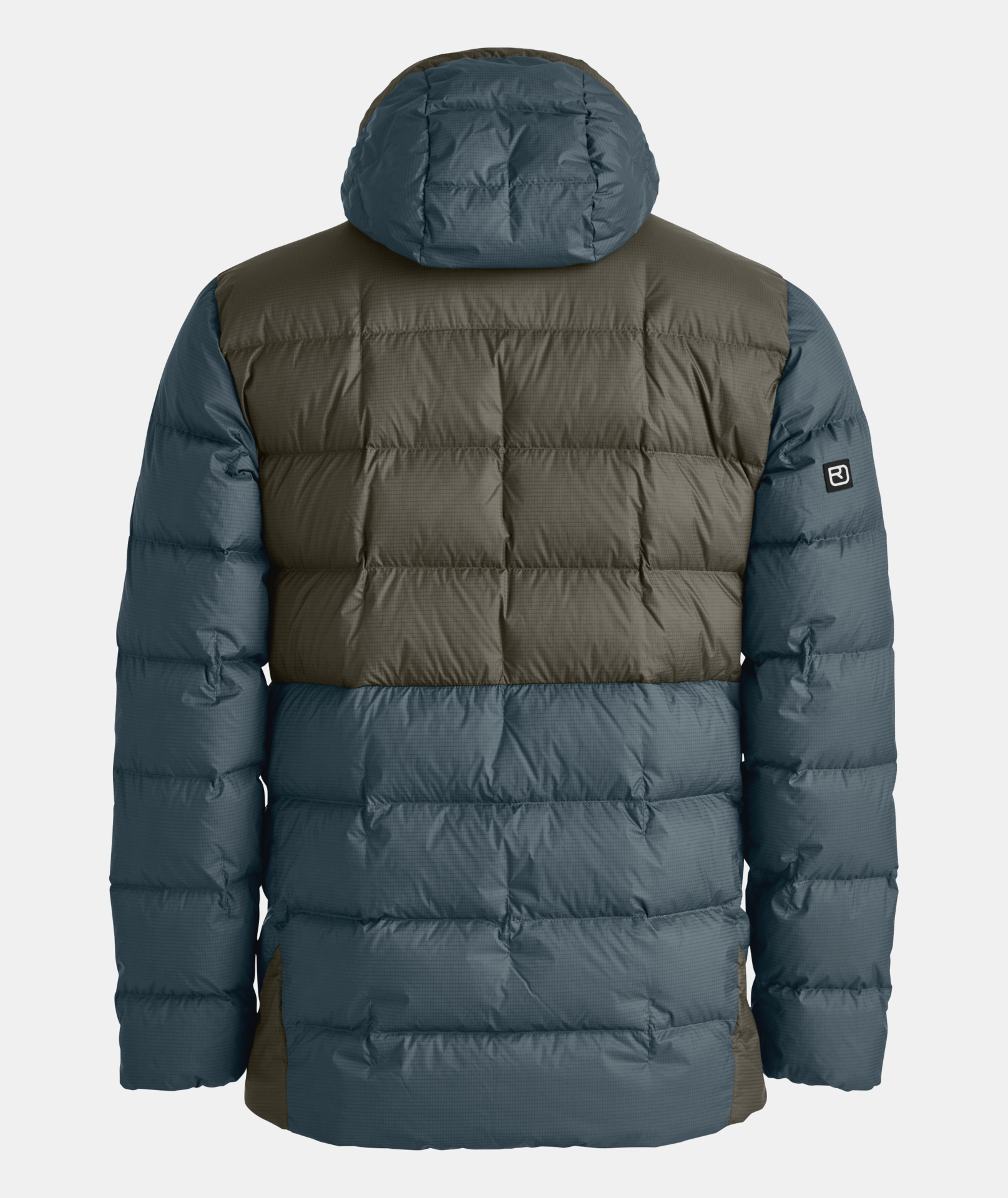 Zweifarbige Daunenjacke Rückansicht einer zweifarbigen, gesteppten Daunenjacke mit Kapuze in Blau und Oliv auf hellem Hintergrund.