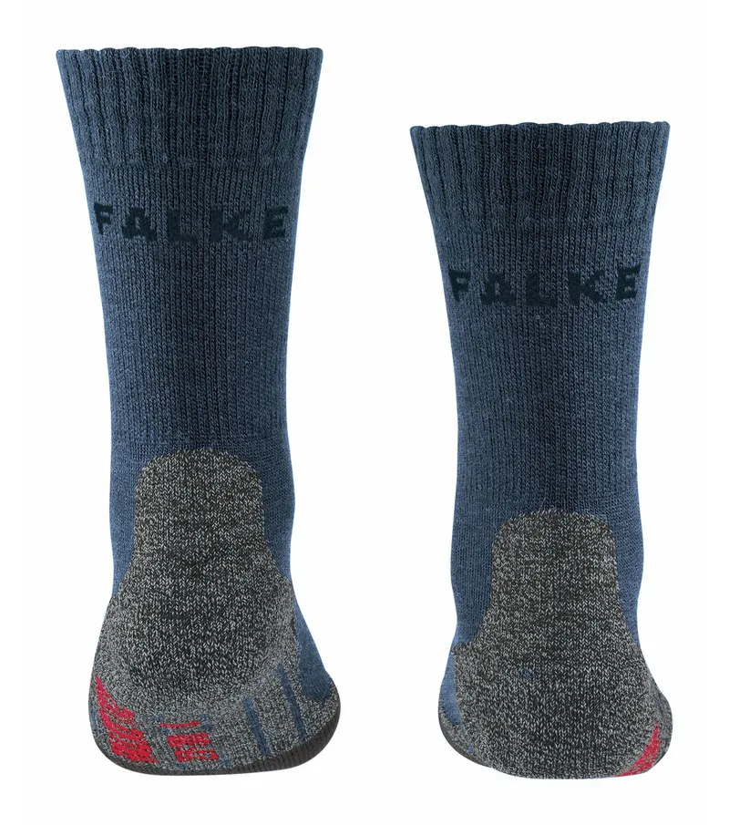 Zwei blaue Kinder Trekking Socken von Falke mit grauer Verstärkung an der Ferse.