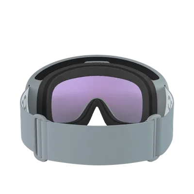 Graue Skibrille mit lila getönten Gläsern und einem verstellbaren Band, dargestellt von hinten.