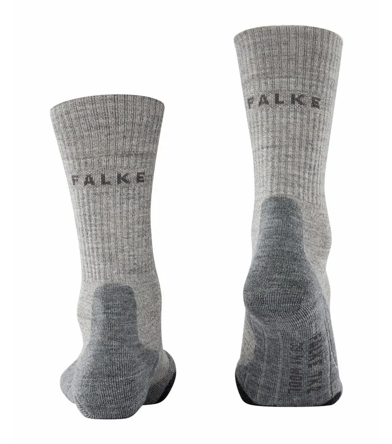 Graue, mittellange Trekking Socken mit "FALKE" Schriftzug, Vorder- und Rückansicht der TK2 Wool Herren Socken.
