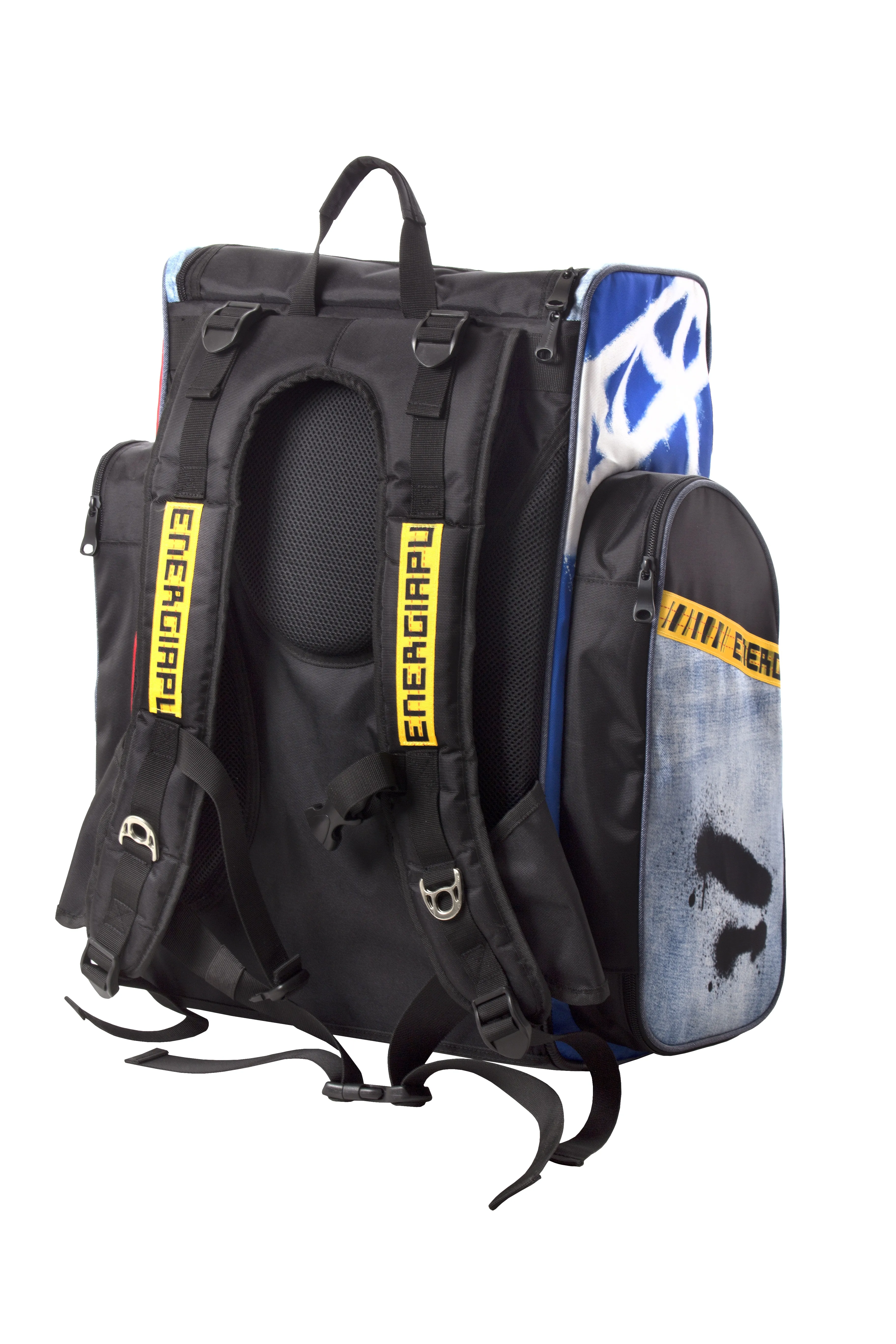 Schwarzer Sportrucksack mit Tragegriffen, Jean-farbenen Seitentaschen, gelben Akzenten und Energiapura Schriftzügen auf den Trägern.