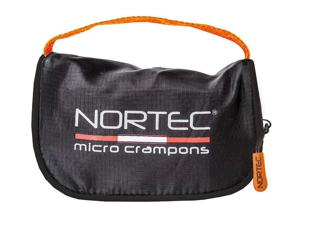 Schwarze Packtasche mit orangefarbenem Tragegriff für Trail 2.4 Mikro-Schuhkrallen, mit "Nortec micro crampons" Aufdruck.