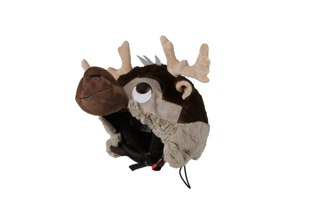 Ein Skihelm mit einem Plüsch-Elch-Design, komplett mit Geweih, großen Augen und einer übergroßen, weichen Nase.