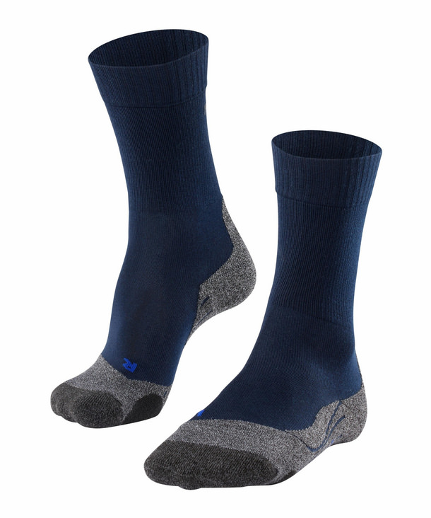 Marinefarbene Trekking Socken Marinefarbene TK2 Cool Herren Trekking Socken, mittellange Socken mit grauer Verstärkung an Zehen und Ferse.