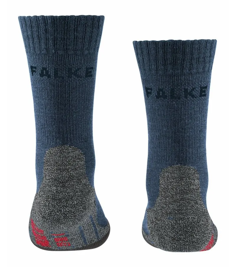Zwei blaue Kinder Trekking Socken von Falke mit grauer Verstärkung an der Ferse.