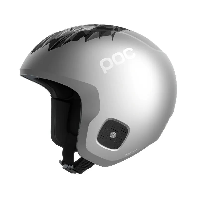 Silberfarbener POC Skull Dura Junior Skihelm mit schwarzem Löwenmuster oben und POC Logo.
