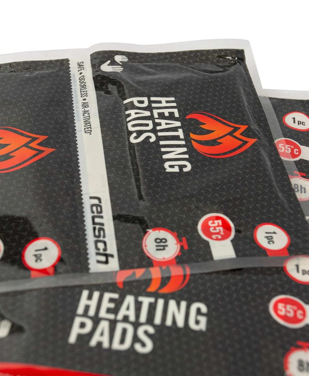 Mehrere Packungen Reusch Heizkissen mit rotem Flammenlogo, schwarzen Hintergrund und weißen Text. Sie versprechen bis zu 8 Stunden Wärme bei 55°C.