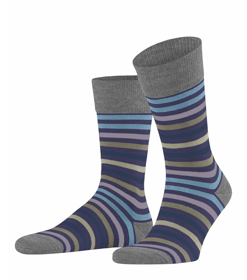 Geringelte Herrensocken Zwei geringelte Herrensocken in Grau, Blau, Lila und Olivgrün.