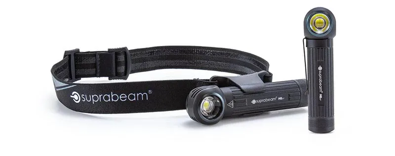 Eine Suprabeam M6r LED Lampe, einmal als Stirnlampe mit Kopfband und einmal als Taschenlampe auf weissem Hintergrund.