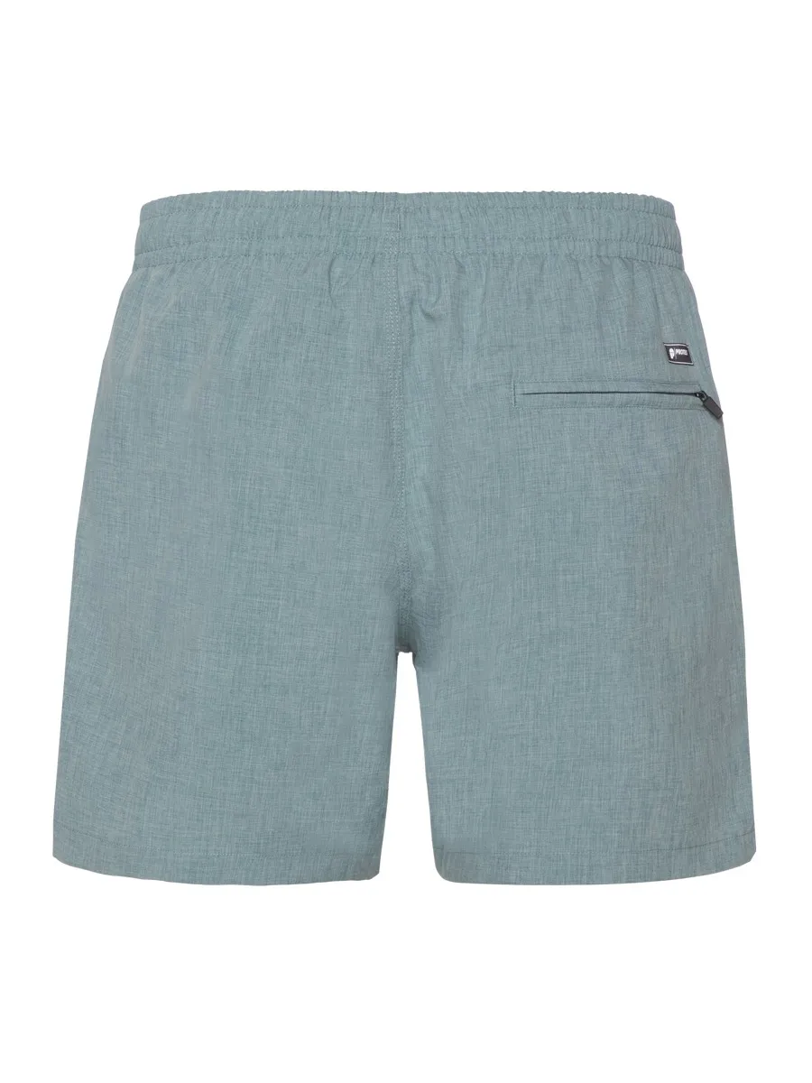 Hellblaue kurze Hose, von hinten mit Gummibund und einer Reißverschlusstasche rechts.