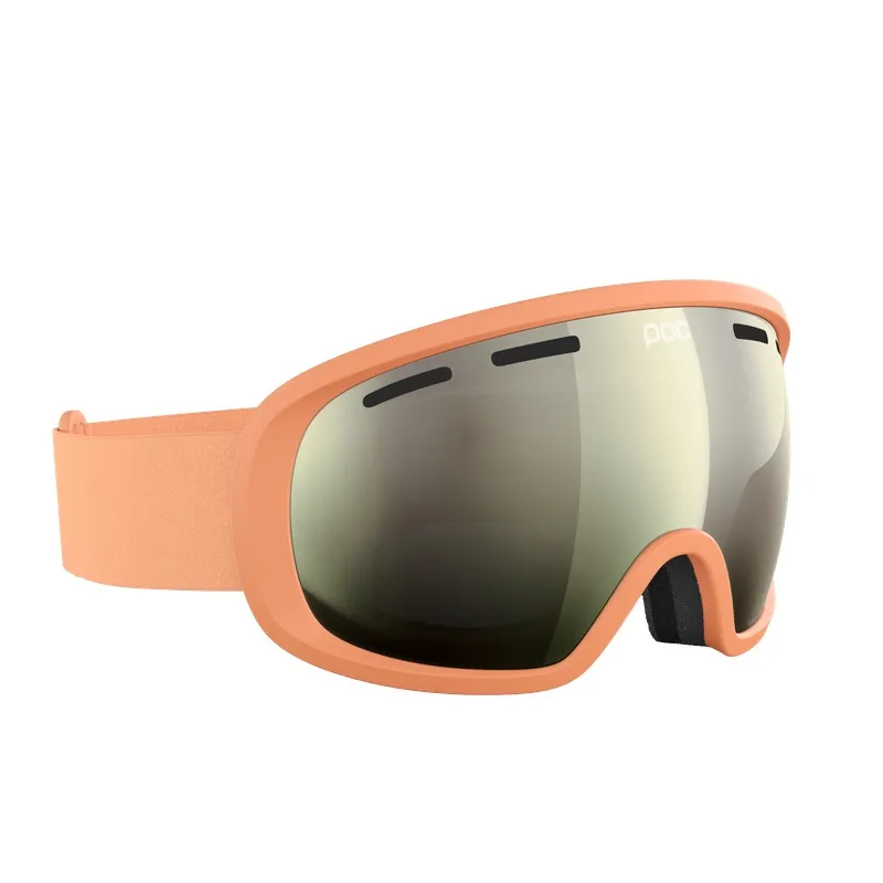 Pfirsichfarbene Skibrille mit verspiegelter Linse und schwarzem Nasenpolster.