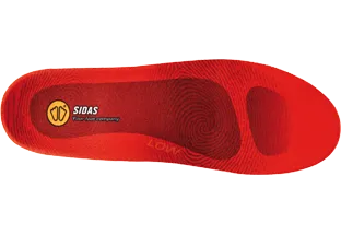 Rote Sidas 3Feet Winter Low Sohle von oben, mit sichtbarem Logo und 'LOW' Schriftzug. Innensohle mit Fingerabdruckmuster.