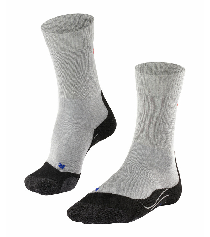 Graue Damen Trekking Socken Zwei graue TK2 Cool Damen Trekking Socken, eine steht, eine liegt, mit schwarzer Zehen- und Fersenkappe.