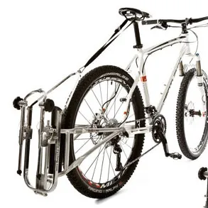 Fahrrad mit montierter FollowMe Tandemkupplung und befestigtem Kinderrad. Detailaufnahme der Kupplung am Fahrrad.