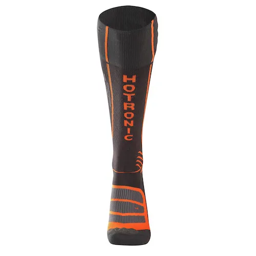 Schwarze Heat Socks Surround Thin EVO von Hotronic, mit orangenen Details, von vorne. Der Markenname ist vertikal aufgedruckt.