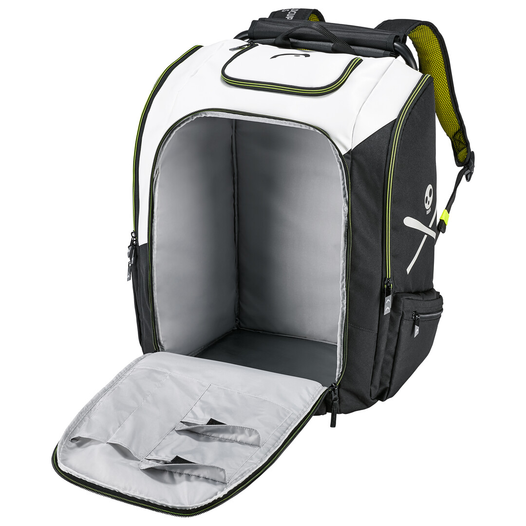 Offener, großer Rebels Coaches Backpack in Weiß und Schwarz, mit Totenkopf und gekreuzten Skiern.