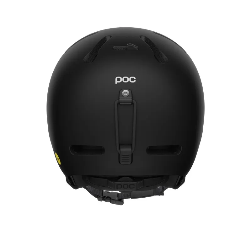 Schwarzer Skihelm von hinten mit POC-Logo und Belüftungsöffnungen, sowie einem Größenverstellsystem.