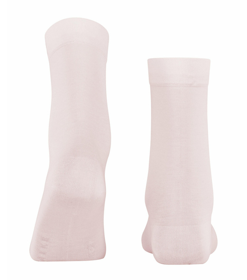 Hellrosa Damen Socken Zwei hellrosa Damen Socken, einer von der Seite und einer von vorne, auf weißem Hintergrund.