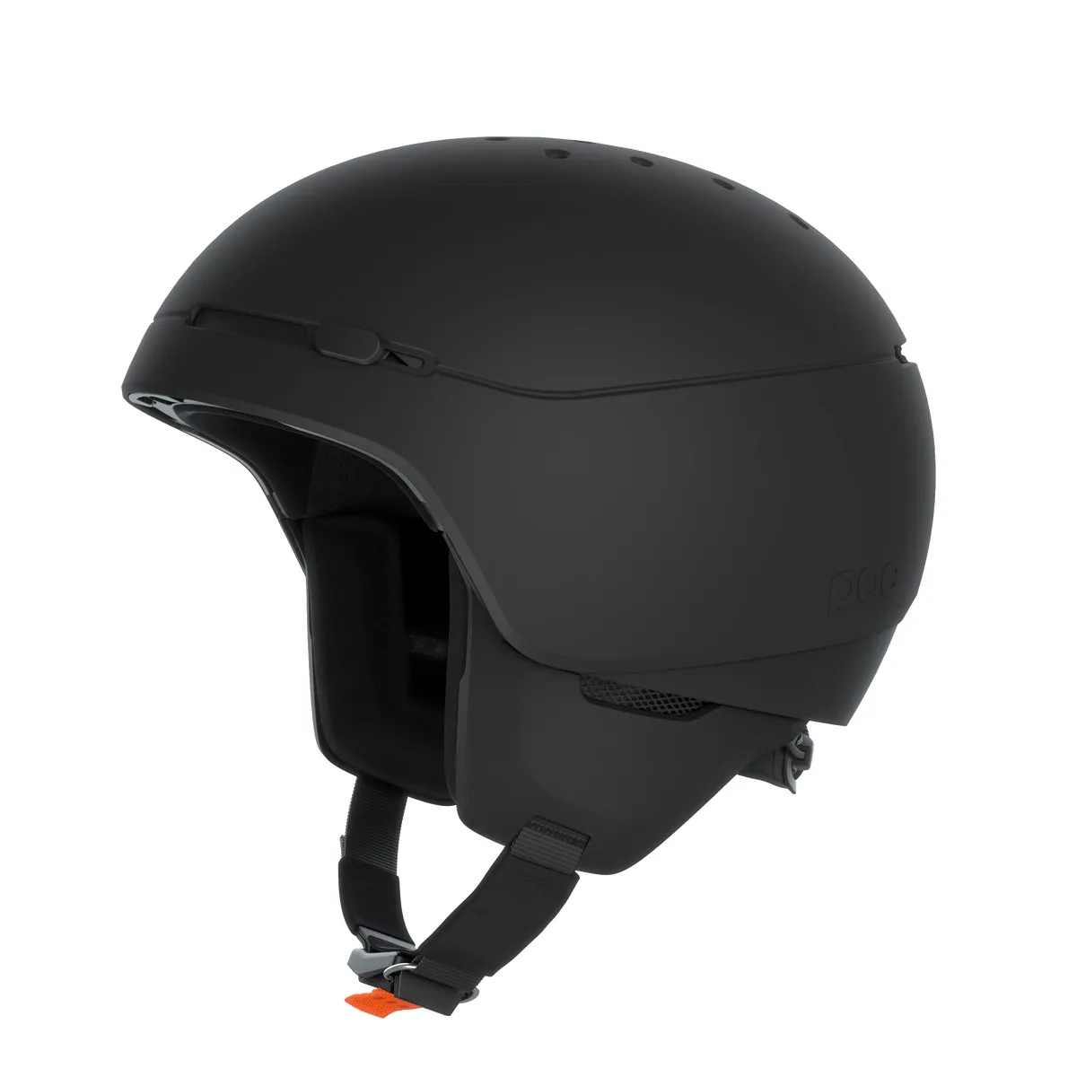 Schwarzer Skihelm Poc Meninx, seitliche Ansicht. Kinnriemen mit orangefarbenem Verschluss. Belüftungsöffnungen sichtbar.