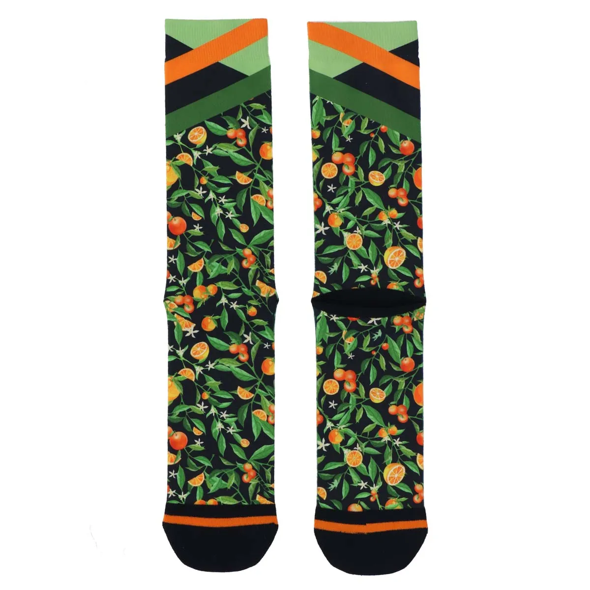 Socken mit Citrus-Motiv: Detailansicht des sommerlichen Designs mit Orangen, Blättern und Blüten auf dunklem Grund.