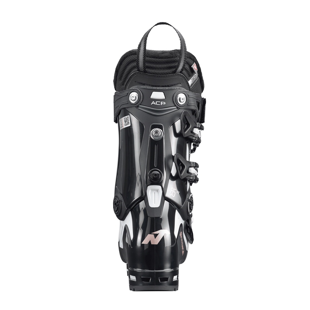 Schwarzer Nordica Speedmachine 85 W Skischuh von hinten, mit Schnallen und Schlaufe am Schaft, Logo unten.
