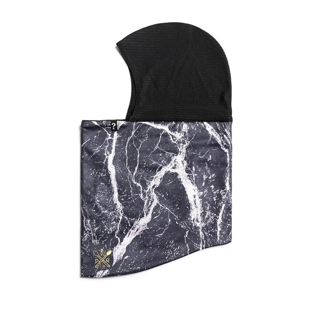 The Mask Monument: Sturmhaube/Neckwarmer mit Marmor-Muster und schwarzem Kopfteil.