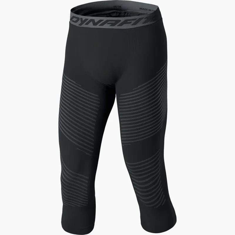 Schwarze Dynafit Speed Dryarn Herren Tights, 3/4 Länge, mit grauen Streifen und Dynafit Schriftzug am Bund.