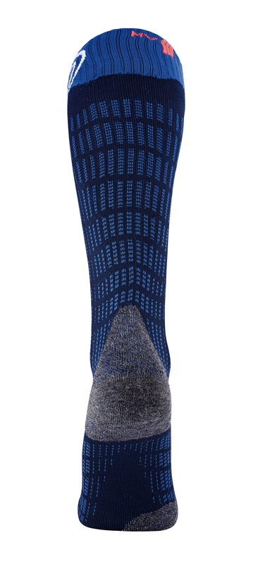 Blaue Ski Socke mit Schienbeinschutz, Ferse grau. Muster aus kleinen blauen Quadraten. Marke oben.