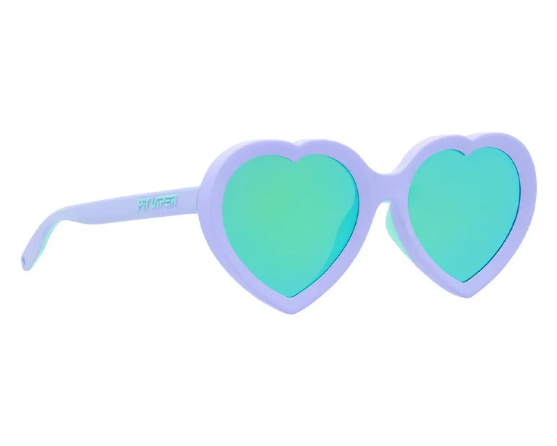 Lila herzförmige Sonnenbrille, "The Admirer The Moontower", mit grünlich schimmernden Gläsern.