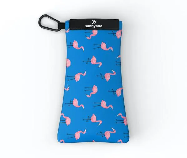 Blauer Sunnysoc mit pinkfarbenen Flamingos und Karabinerhaken.